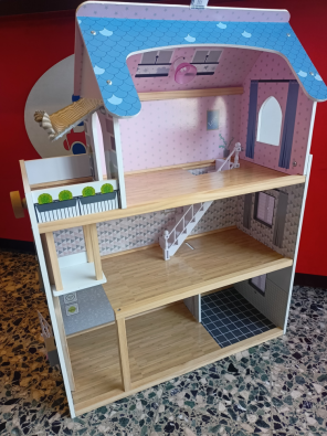 Casa delle bambole in legno Tre Piani Con Accessori Dimensioni 64 x 80 x 31 cm    