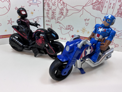 Gioco Personaggio con Moto Spiderman/capitan America   