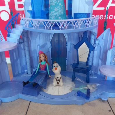 Il Castello Di Elsa Con Personaggi E Accessori (Anna E Elsa)  