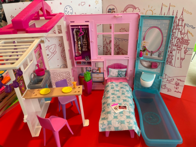 Casa Della Barbie Richiudibile Con Accessori - Nuovo   