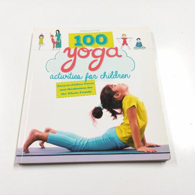 100 Yoga Activities For Children (in Inglese)  