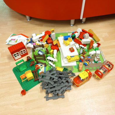 Set Lego Duplo Ambientazione Città Con Trenino E Personaggi  