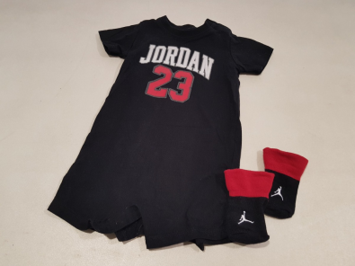 M12mesi Completo Pagliaccetto+calzini Nero-rosso Nike Jordan  