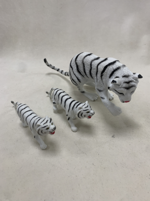 Tigre Plastica Con 2 Cuccioli  