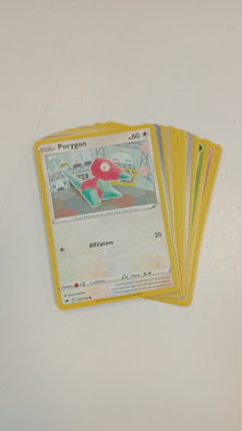 18 Carte Pokemon Comuni + 1 Carta Pokemon Comune Holo  