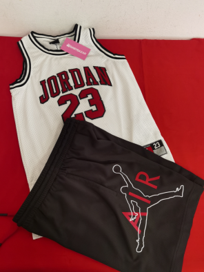 Completo Nike Jordan 8/10 Anni  
