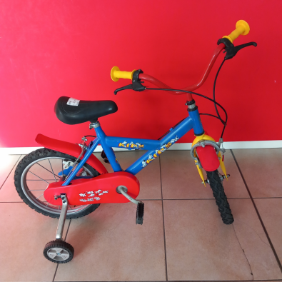 Bicicletta Gialla Rossa Blu Con Rotelle 16