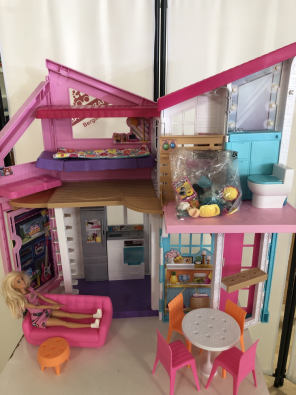 Casa Della Barbie Modello Malibu Con Accessori E Barbie   